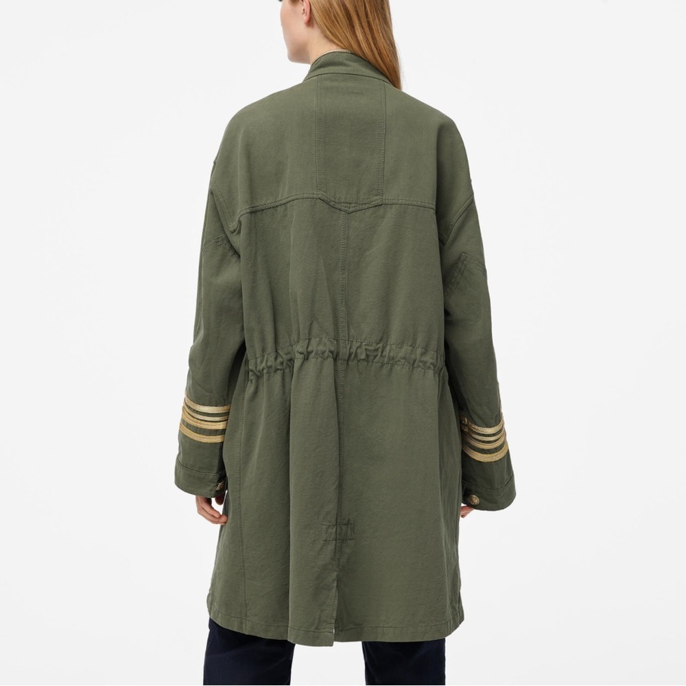 Zara SRPLS Khaki Green Coat with Gold Details
Zara SRPLS Summer 2020 Collection - Picture 6 of 14